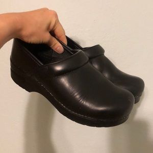 Dansko 38 Black Clog